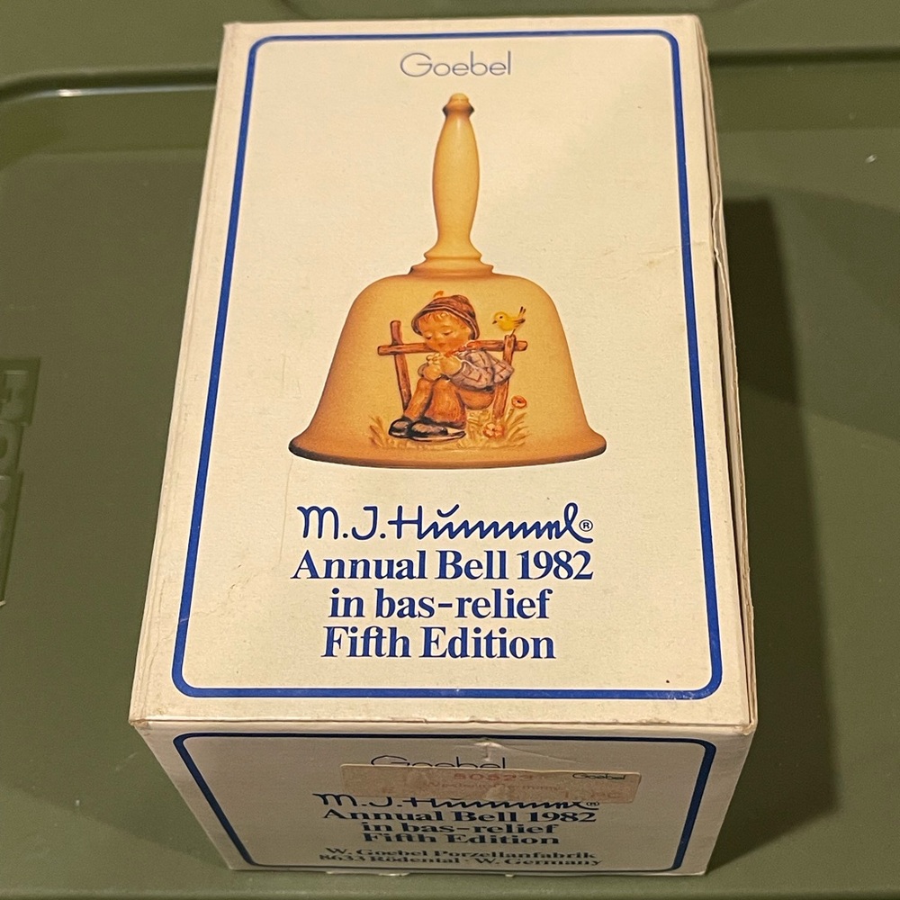 Goebel M.J. Hummel Annual Bell 1982